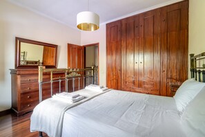 3 chambres, fer et planche à repasser, Wi-Fi gratuit, draps fournis