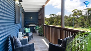 Outdoor dining - Casa Blu – steps from Culburra Beach's blue waters (Culburra Beach)