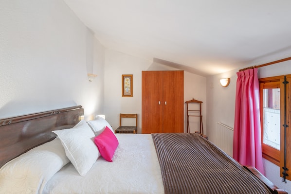 3 chambres, fer et planche à repasser, Wi-Fi gratuit, draps fournis