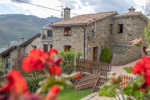 Exterior - Holiday Home 'Cal Andreu' with Mountain Views, Private Garden and Wi-Fi (Ventolà (Ribes de Freser))