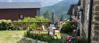 Holiday Home 'Cal Andreu' with Mountain Views, Private Garden and Wi-Fi