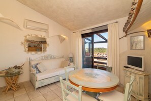 TV - Apartment 'Lella' with Sea View, Private Terrace and Air Conditioning (Porto Pozzo)