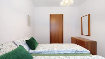 1 chambre, fer et planche Ă  repasser, Wi-Fi gratuit, draps fournis