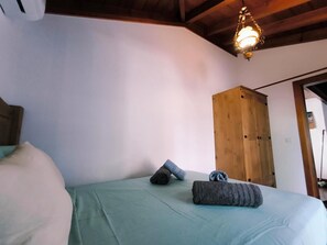 2 chambres, fer et planche à repasser, Wi-Fi gratuit, draps fournis