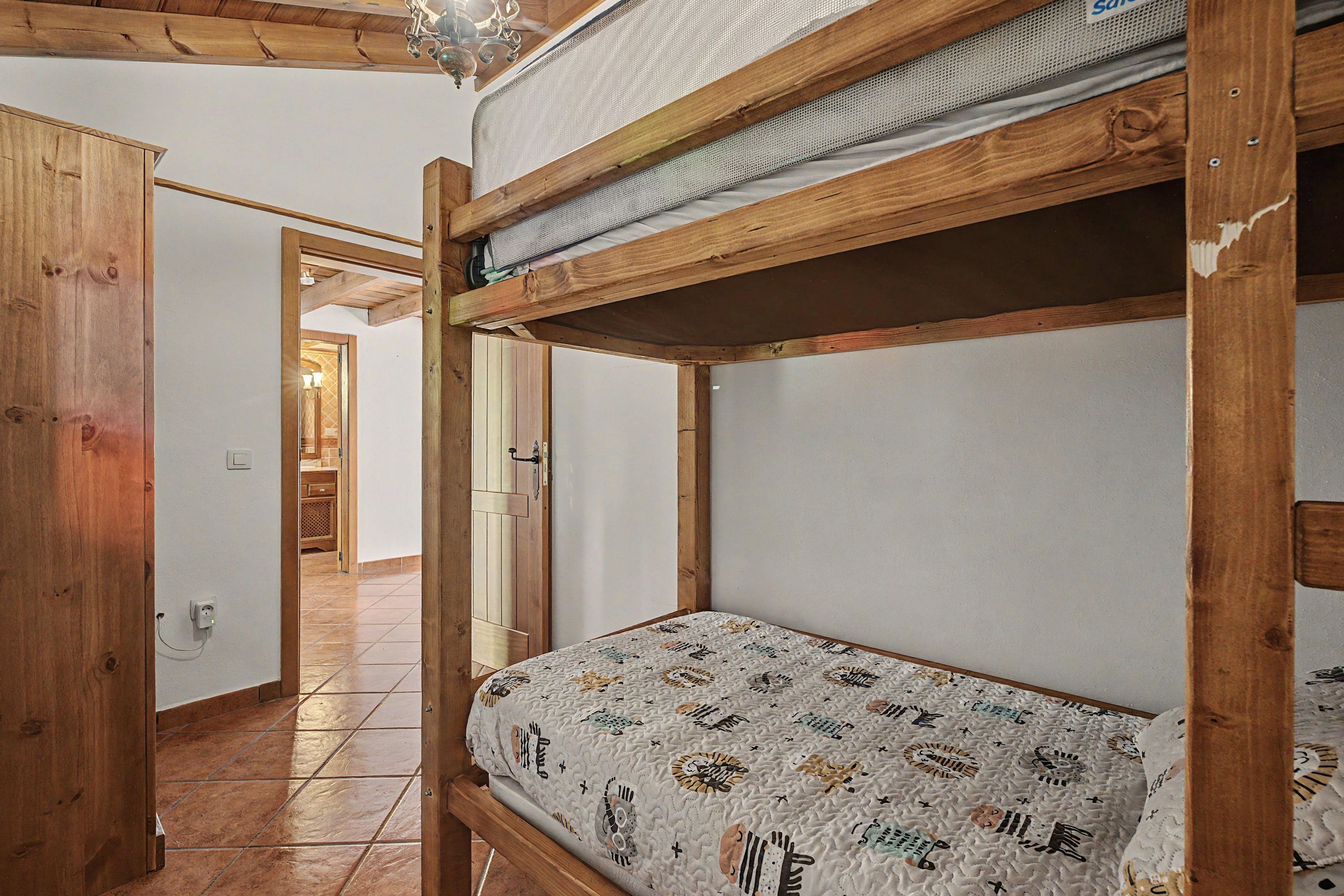 2 habitaciones, tabla de planchar con plancha y wifi gratis 