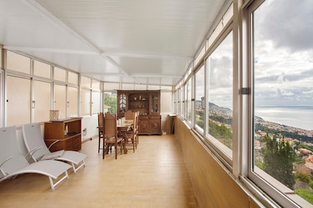 内装. Holiday Home 'Cesto Do Monte' with Sea View, Shared Terrace and Wi-Fi
