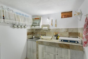 Refrigerador, placa de cocina, cafetera/tetera, tetera/pava eléctrica