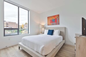 2 bedrooms, desk, iron/ironing board, WiFi