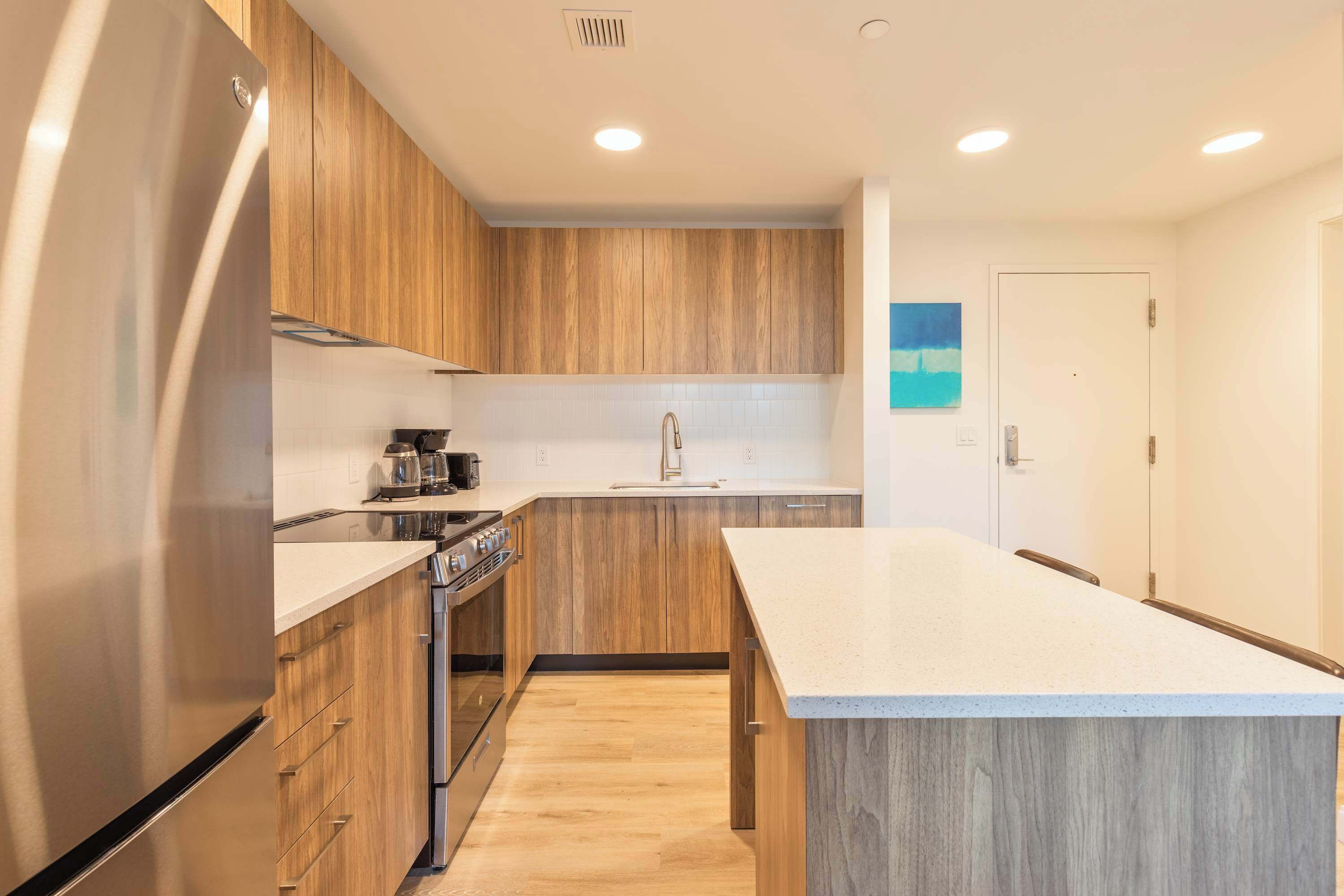 Frigorifero, microonde, forno, piano cottura