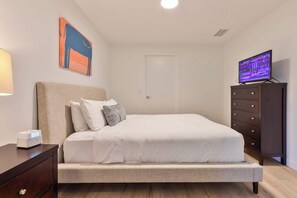 1 bedroom, desk, iron/ironing board, WiFi