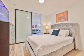 1 habitación, escritorio, tabla de planchar con plancha y wifi 