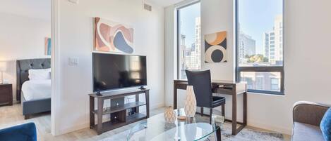 TV, caminetto, studio