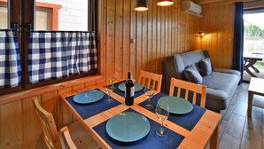 House | Dining - Holiday Home in Sianozety Near Beach (Ustronie Morskie)