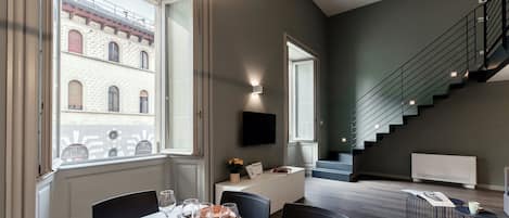 Apartment | Wohnbereich | 30-Zoll-Flachbildfernseher mit Digitalempfang