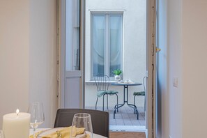 Apartment | Premium bedding, down duvets, iron/ironing board, cots/infant beds