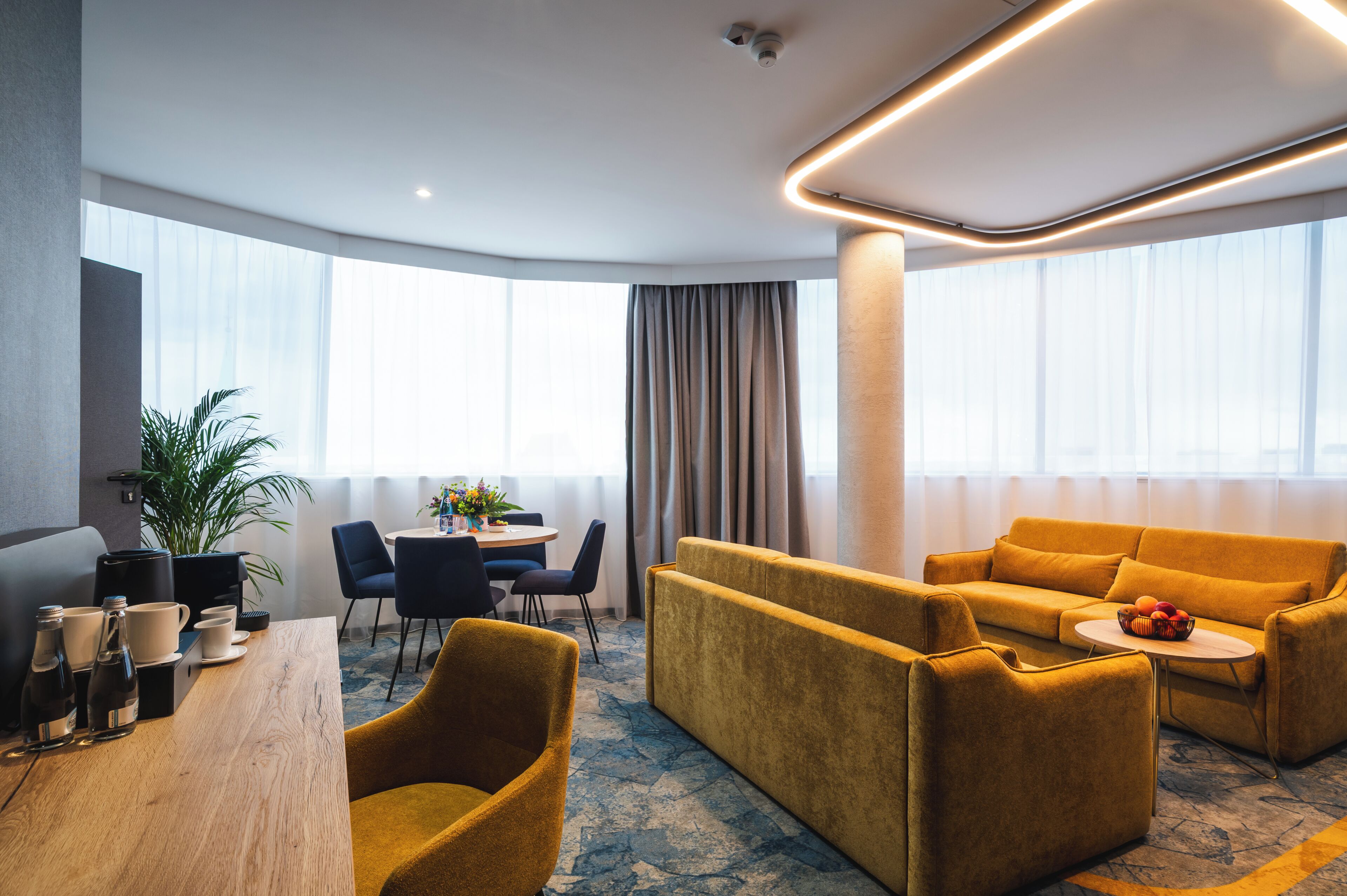 家庭套房 | 書桌、筆電工作空間、遮光布/窗簾、隔音