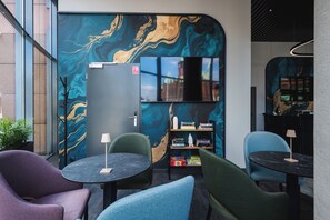 Lobby sitting area - Focus Hotel Premium Wrocław (Wroclaw)