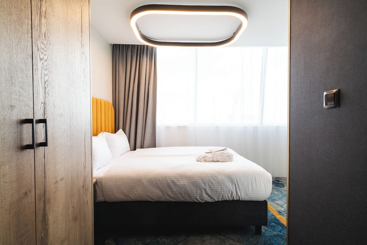 Premium Single Room | Desk, laptop workspace, blackout drapes, soundproofing