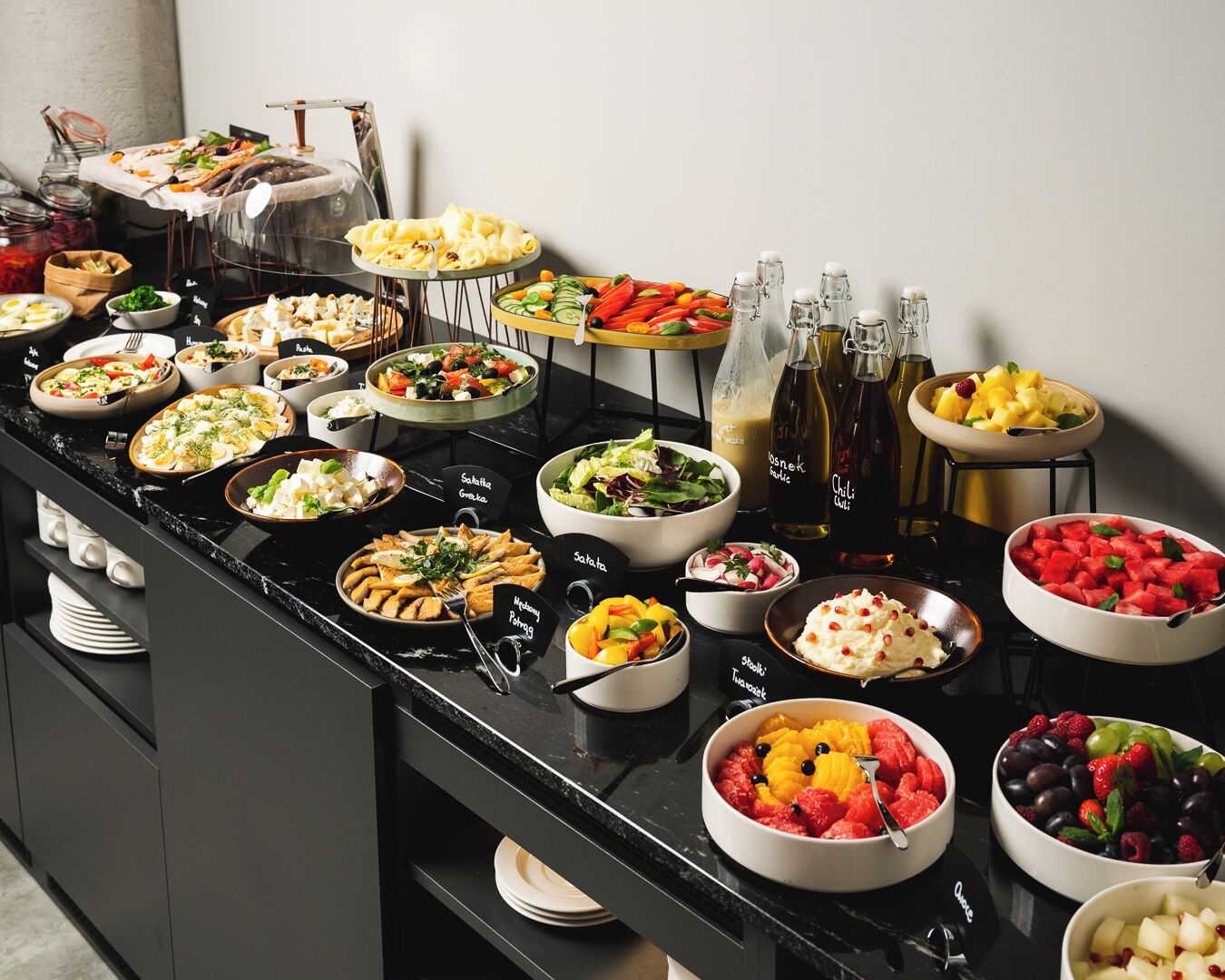 每日供應吃到飽早餐 (每人 PLN80)