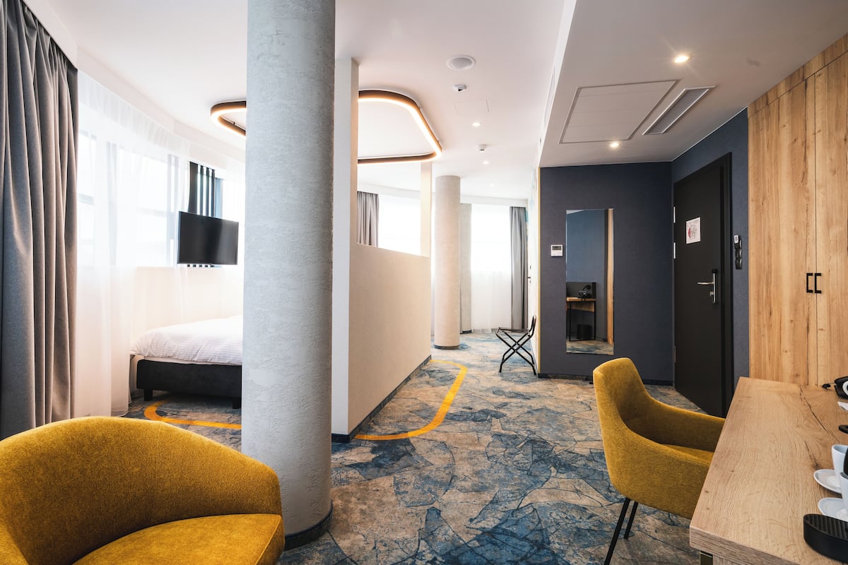 1 bedroom, desk, laptop workspace, blackout curtains