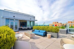 Unclassified image, 4 of 28, button