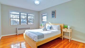 2 多间卧室、办公桌、熨斗/熨衣板、WiFi