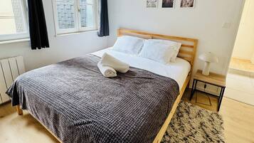 1 chambre, fer et planche à repasser, lit parapluie, Wi-Fi