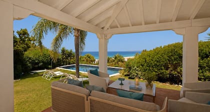 Kürzlich renovierte Villa mit Blick auf die Küste von Atlanterra, für 8 Personen.