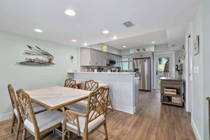 Dining - Oceanfront Condo, OnSite Pool - Beach Daze (St. Augustine)