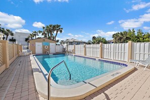 Pool - Oceanfront Condo, OnSite Pool - Beach Daze (St. Augustine)