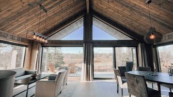 Cabin, 4 Bedrooms, Patio, Mountain View | Living area