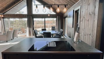 Ferienhütte, 4 Schlafzimmer, Terrasse, Bergblick | Esszimmer