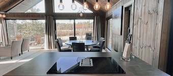 Modern Mountain Cabin - Outdoor Hot Tub - 8 Beds