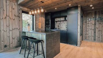 Cabin, 4 Bedrooms, Patio, Mountain View | Interior