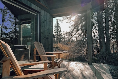 Modern Mountain Cabin - Outdoor Hot Tub - 8 Beds