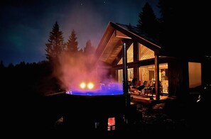 Cabin, 4 Bedrooms, Patio, Mountain View | Outdoor spa tub