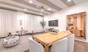 Interior - Spacious 4 Bedroom Home w/14 Beds - Skyline Views! (Nashville)