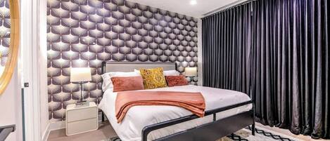 4 bedrooms, iron/ironing board, WiFi, bed sheets