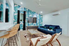 テレビ、書斎 / ワークスペース