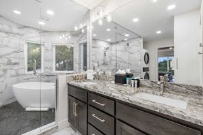 House, Multiple Beds, Pool Access, Mountain View (Van Kirk Cove) | Bathroom | Deep-soaking bathtub, hair dryer, towels - Van Kirk Cove 6 BDR Stunner! (Branson West)