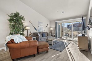 Condo, 1 King Bed with Sofa bed, Balcony, Golf View (Calm Waters Condo) | Living area