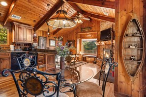 Cabin, 1 King Bed with Sofa bed, Patio, Garden View (Cabin at Rock Canyon) | Dining - The Cabin at Rock Canyon (Branson)