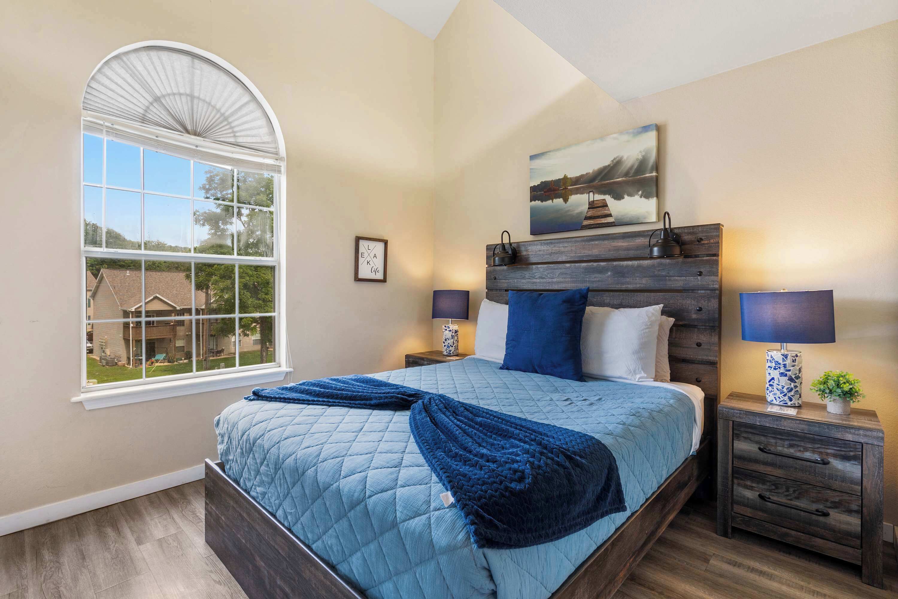 Condo, Multiple Beds, Balcony (Nautical Nest on Taneycomo) | 2 bedrooms, individually decorated, individually furnished