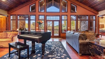 House, Multiple Beds, Balcony, Golf View (Lodge at Rock Canyon) | Interior