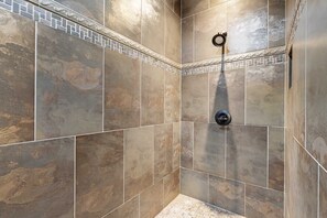 Condo, Multiple Beds, Patio, Garden View (Bunkhouse at Rock Canyon) | Bathroom | Shower, hair dryer, towels - The Bunkhouse at Rock Canyon (Branson)