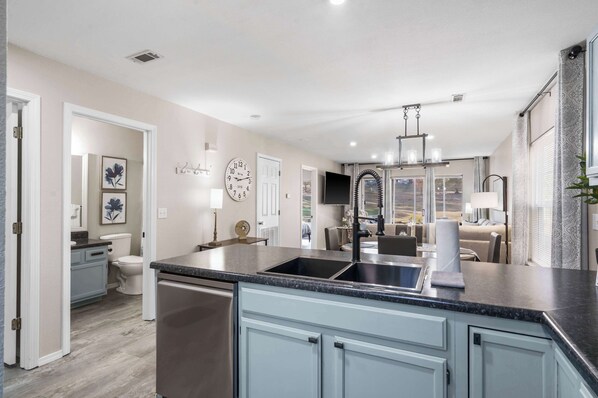 Condo, Multiple Beds, Patio, Golf View (Water's Edge & Golf) | Interior