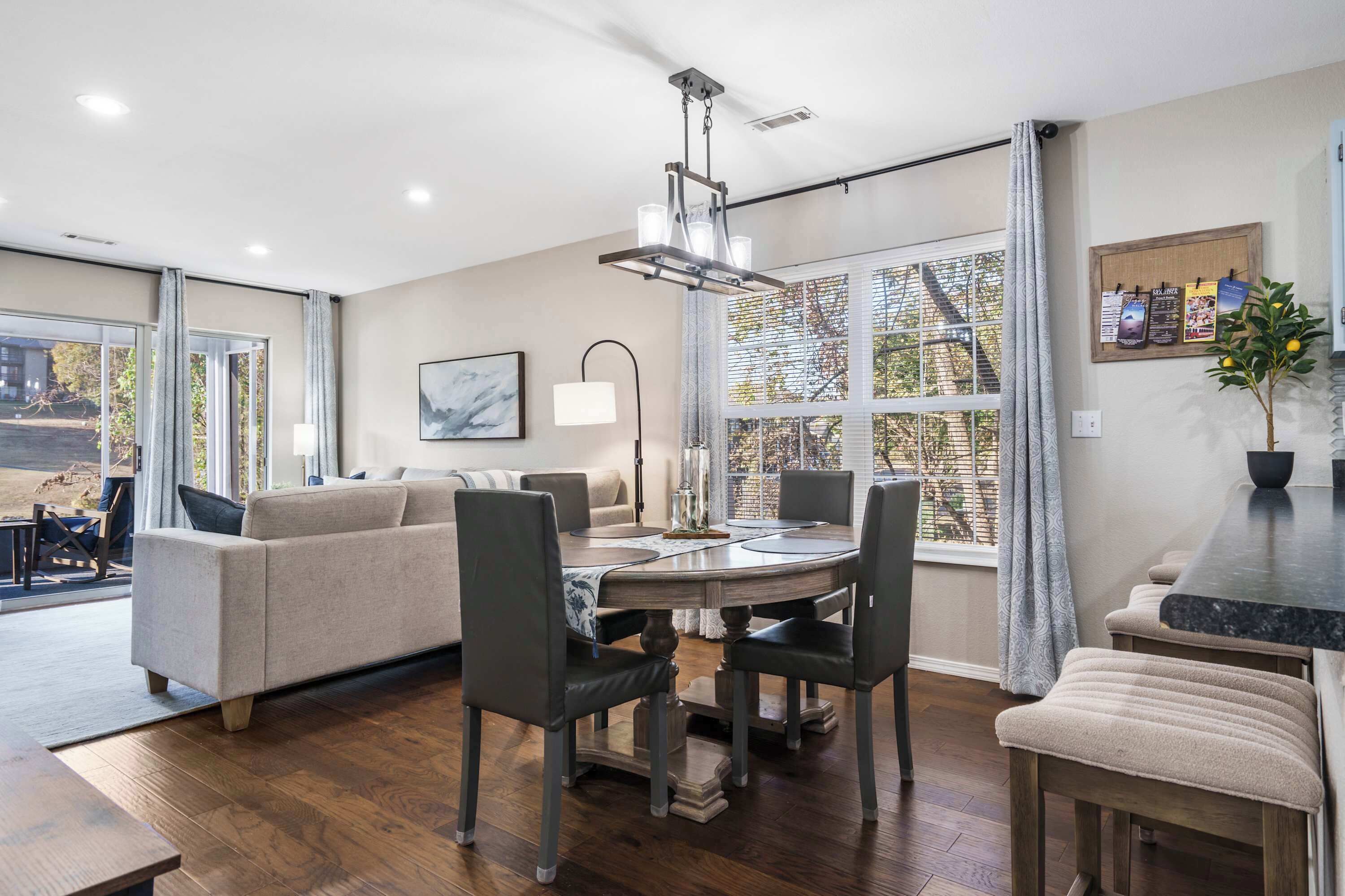 Condo, varias camas, patio, vista al campo de golf (Water's Edge & Golf) | Restaurantes