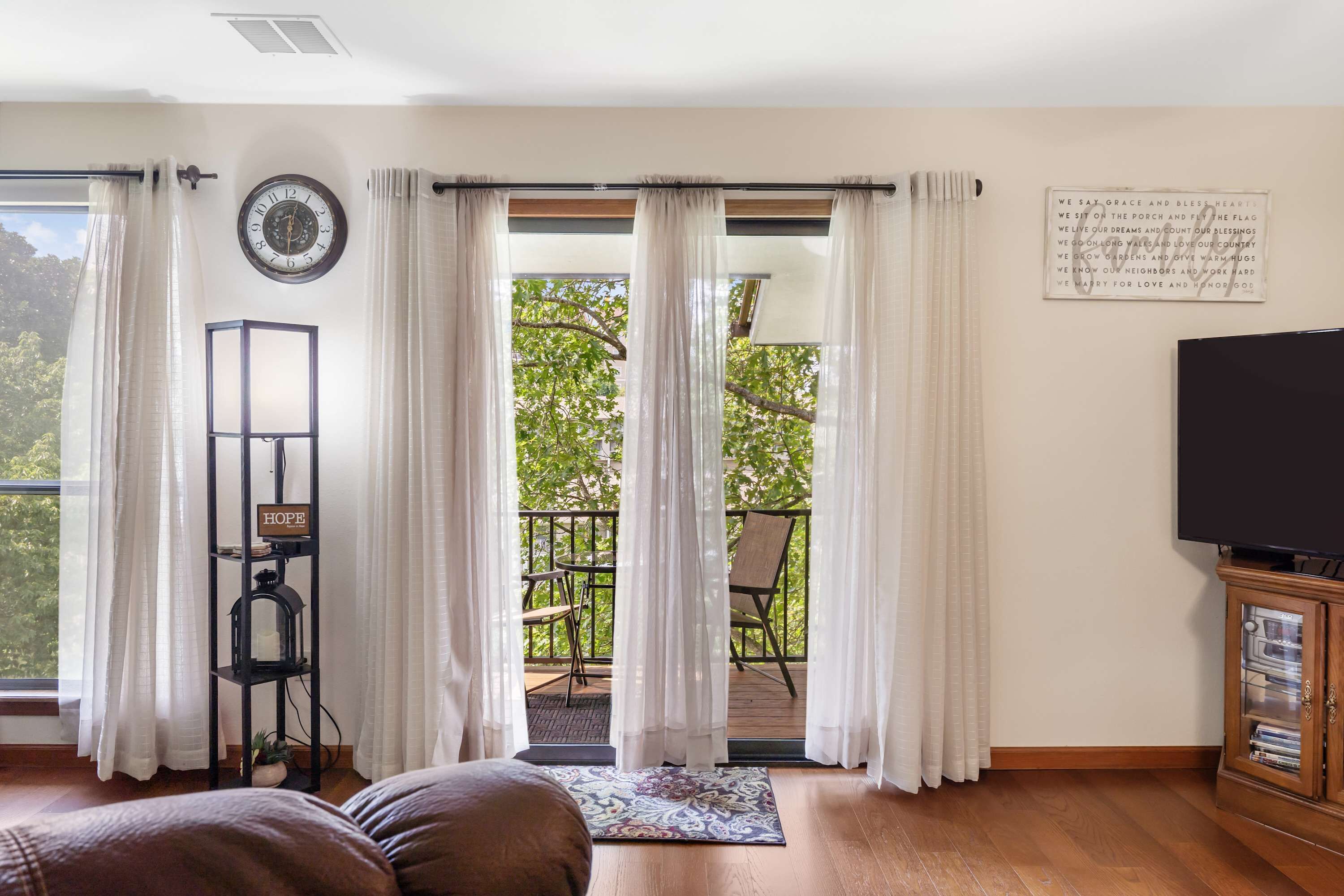 Condo, 1 Queen Bed with Sofa bed, Balcony, Garden View (Banta House Retreat at the Pointe) | Living area | 42-inch flat-screen TV with digital channels, fireplace