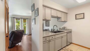 Condo, 1 Queen Bed with Sofa bed, Balcony, Garden View (Banta House Retreat at the Pointe) | Interior