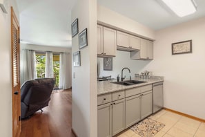 Condo, 1 Queen Bed with Sofa bed, Balcony, Garden View (Banta House Retreat at the Pointe) | Interior - Banta House Retreat at the Pointe (Branson)